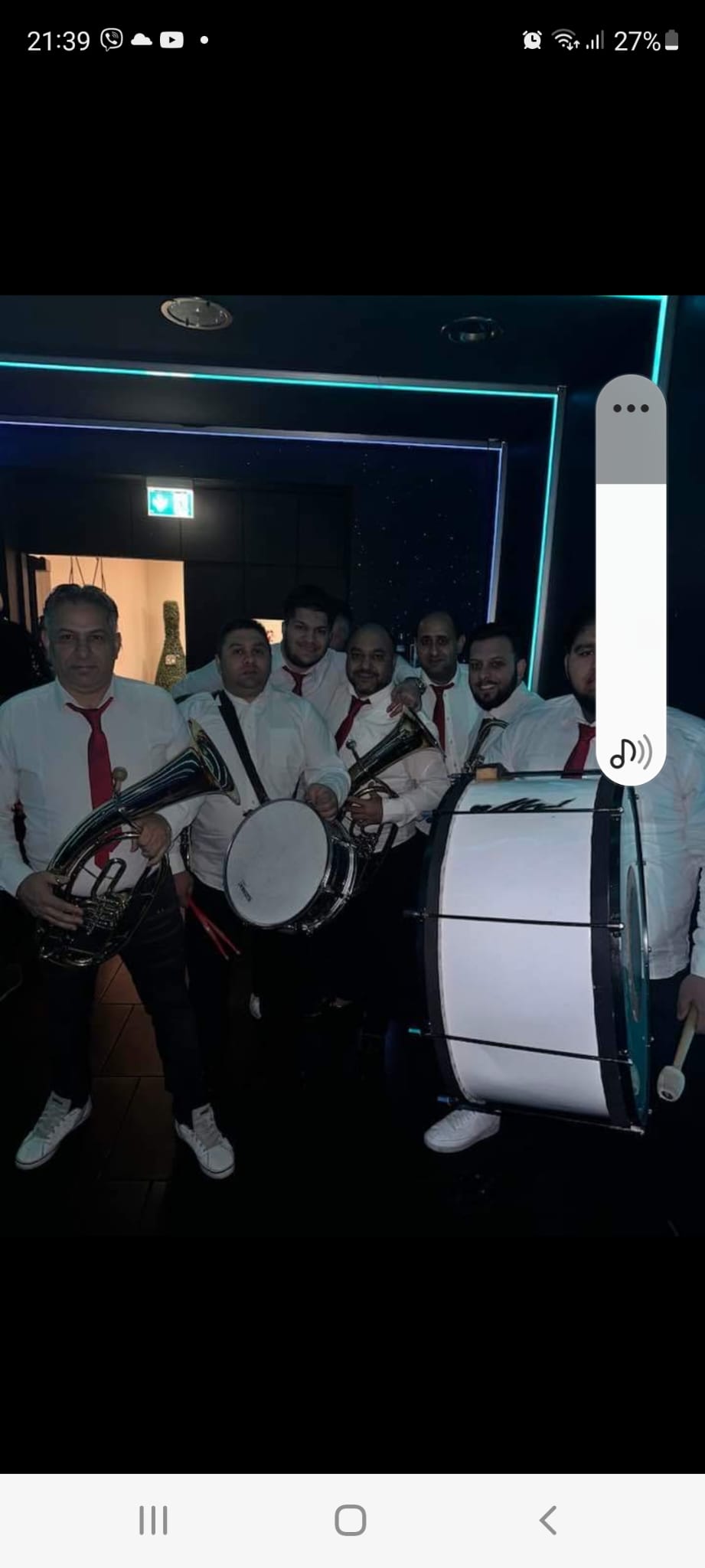 Trubači Marka Iliča Brass Bend sviraju uživo u Karlsruheu